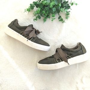 Madden Girl Green Flats Sneaker Shoes Size 8.5